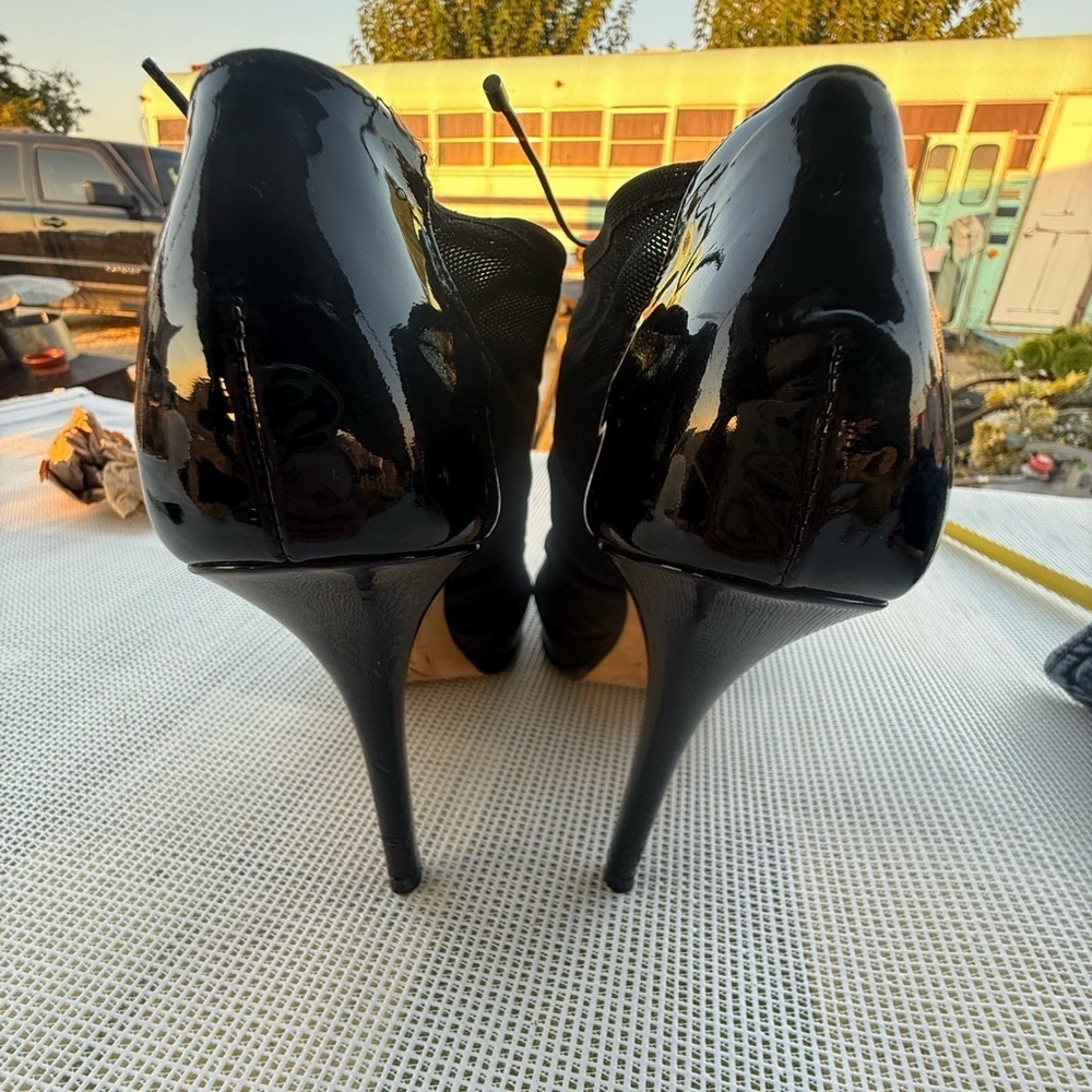 Christian Dior Patent Leather And Mesh
Peep Toe Lace Up Heeled Ankle Booti39 1/2 - Picture 5 of 14